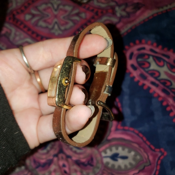 Golden Watch - Picture 4 of 6